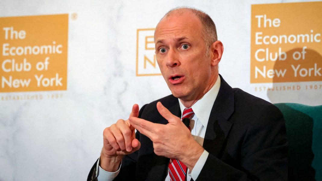 Chicago Fed's Goolsbee says he's cautious about further rate cuts during shutdown