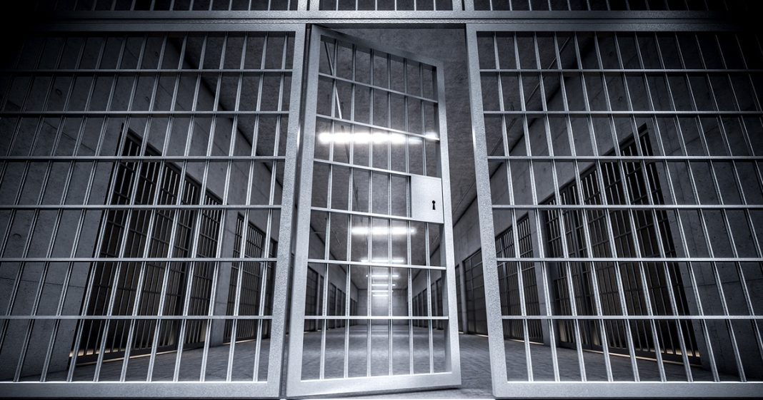 Advisors Help Ex-Inmates Navigate Financial Challenges