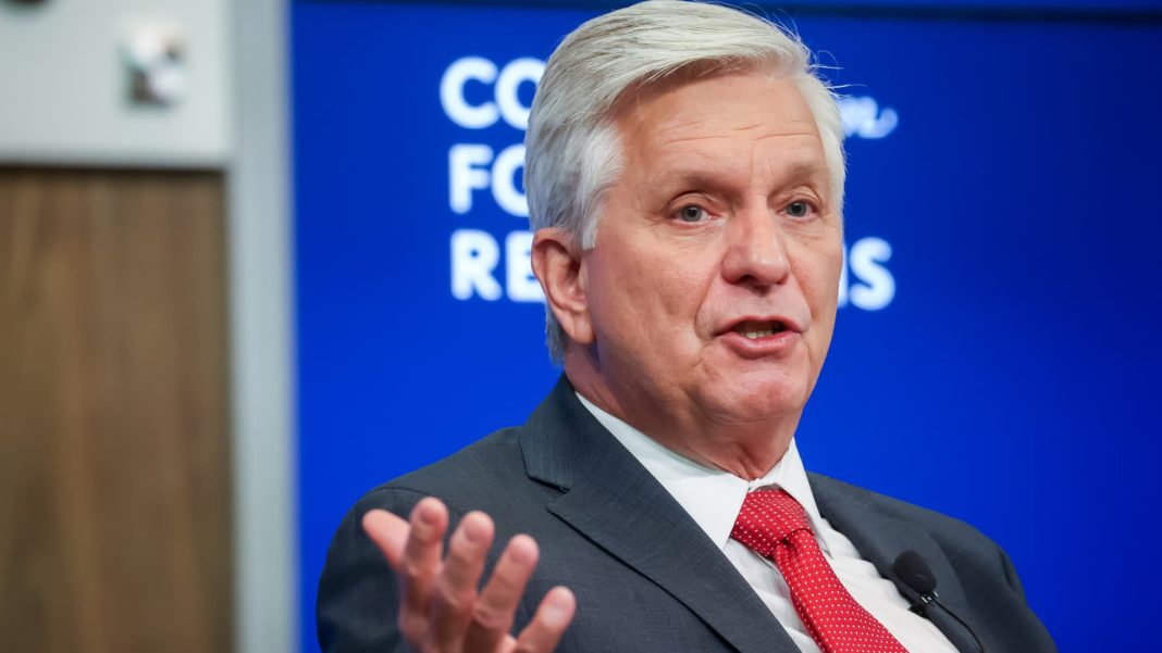 Fed Governor Waller says Iran war and labor market risks are keeping central bank on hold