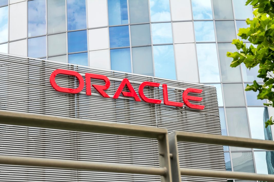 Oracle Q4: 20x FY2027 Adjusted P/E Discounts Credit Risk And Capex Uncertainty